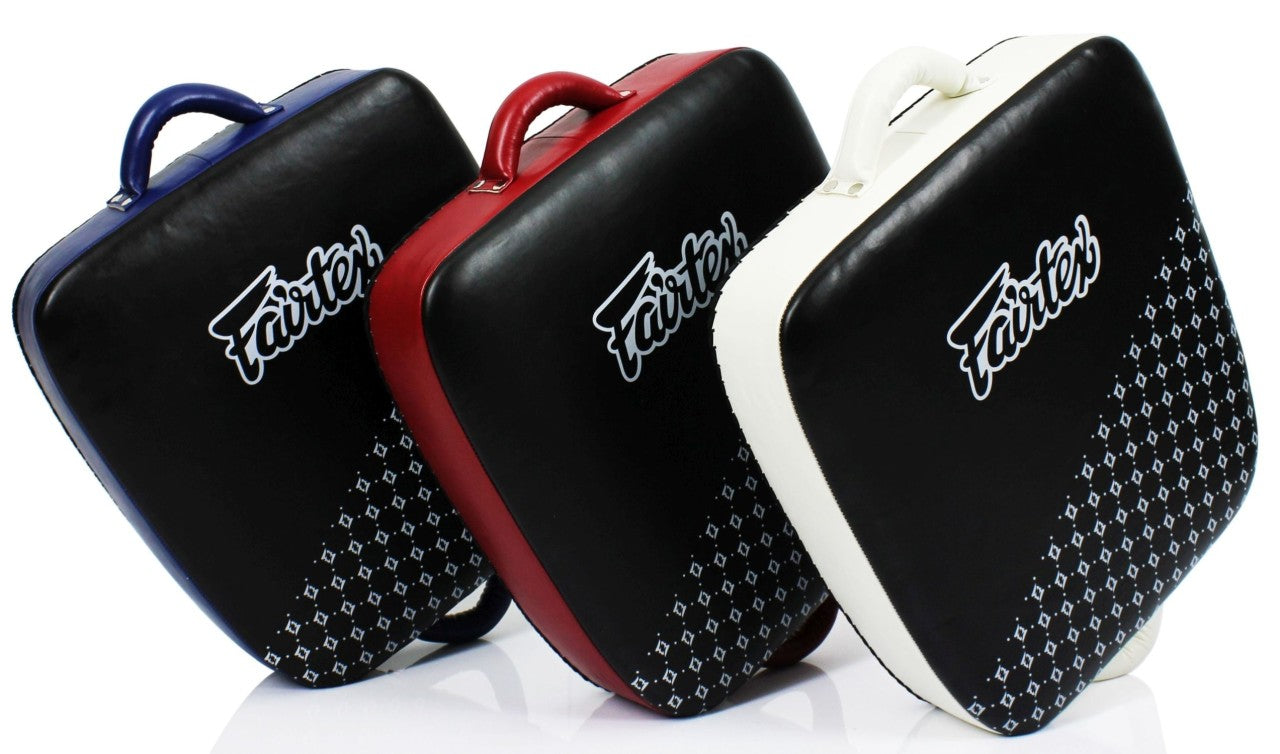 FAIRTEX Beinpolster "Thai Koffer" schwarz-rot Syntec