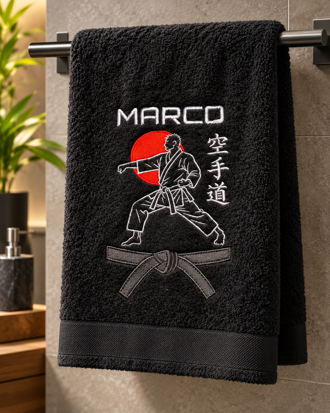 Karate-Handtuch bestickt - Personalisiert mit Namen und Gürtelgrad - Karate-Do Stickerei Bestickung